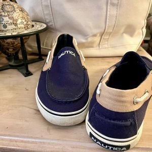 Blue/ beige Nautica boat shoes Mens size 8.5